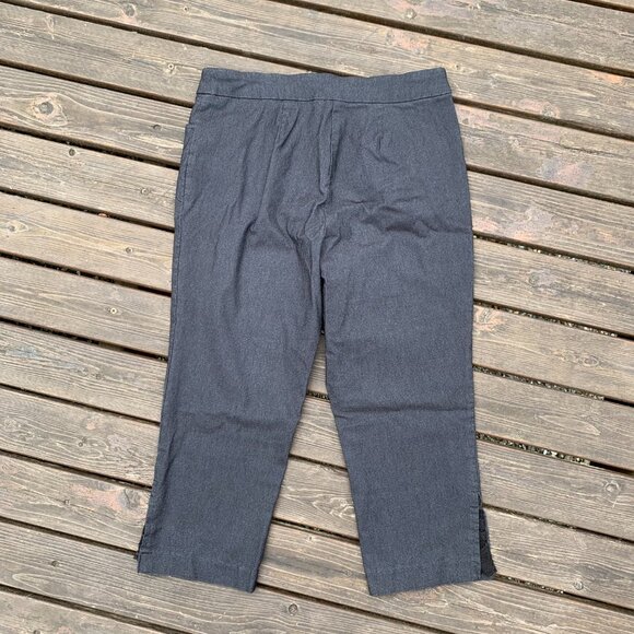 Time and Tru Women's size Medium Black Stretchy Capri Pull-On Pants - Picture 5 of 6